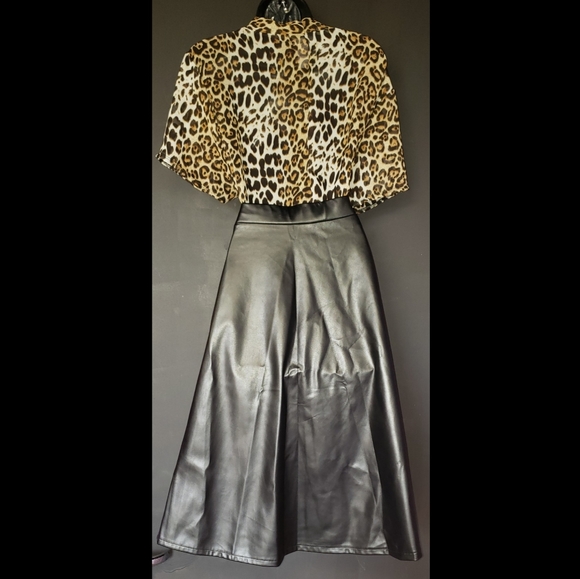 Plus Size Sheer Leopard Top - Picture 4 of 4